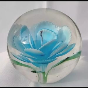 Vintage LIGHT BLUE FLOWER art glass Paperweight carnation hand blown floral
